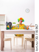 Male clown preparing for perfomance at home. Стоковое фото, фотограф Elnur / Фотобанк Лори