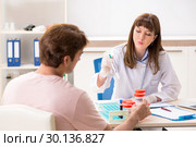 Male sperm donor visiting clinic. Стоковое фото, фотограф Elnur / Фотобанк Лори