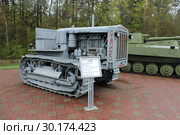 Трактор "Сталинец" (С-65) на выставке военной техники. Мемориальный комплекс "Партизанская поляна", Брянская область (2015 год). Редакционное фото, фотограф Елена Орлова / Фотобанк Лори