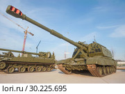 Самоходная российская артиллерийская установка 2С19 "Мста-С" в парке "Патриот", Кубинка (2016 год). Редакционное фото, фотограф Малышев Андрей / Фотобанк Лори