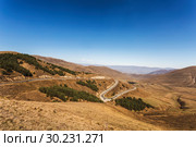 Winding road, serpentine, in the mountains of Armenia (2018 год). Стоковое фото, фотограф Наталья Волкова / Фотобанк Лори
