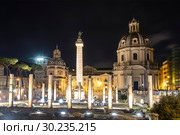 View of the Trajan forum with the Church of Santa Maria di Loreto and column Trajan at night, Rome, Italy (2017 год). Стоковое фото, фотограф Наталья Волкова / Фотобанк Лори