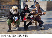 Музыкальное выступление на Манежной площади в Москве во время празднования Масленицы. Фестиваль "Московская Масленица 2019" Редакционное фото, фотограф Елена Коромыслова / Фотобанк Лори