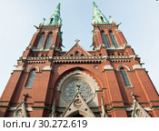 Церковь Святого Иоанна (Johanneksenkirkko, Johanneskyrkan) в солнечный осенний день. Хельсинки. Финляндия (2018 год). Стоковое фото, фотограф E. O. / Фотобанк Лори