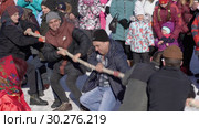 Мужчины перетягивают канат (2019 год). Редакционное видео, видеограф А. А. Пирагис / Фотобанк Лори