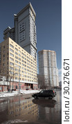 Москва улица Ельнинская у метро Молодёжная (2019 год). Редакционное фото, фотограф Дмитрий Неумоин / Фотобанк Лори