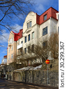 Urban landscape. Ullanlinna, city district of Helsinki. Хельсинки, Финляндия (2018 год). Редакционное фото, фотограф Валерия Попова / Фотобанк Лори