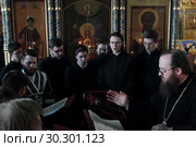 Епископ Зарайский Константин с хором семинаристов (2019 год). Редакционное фото, фотограф Дмитрий Неумоин / Фотобанк Лори