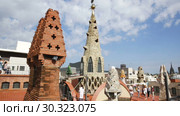 Palau Guell roof with chimneys turned by architect Antoni Gaudi into sculptures (2018 год). Редакционное видео, видеограф Яков Филимонов / Фотобанк Лори