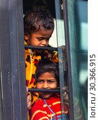 Indian poor dirty kids (2012 год). Редакционное фото, фотограф Игорь Жоров / Фотобанк Лори