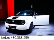 Honda e Prototype (2019 год). Редакционное фото, фотограф Art Konovalov / Фотобанк Лори