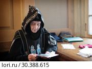 Москва, схимонахиня Елена (Головкина) в Новодевичьем монастыре (2019 год). Редакционное фото, фотограф Дмитрий Неумоин / Фотобанк Лори