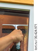 Glass cleaning tool, male hand close-up. Стоковое фото, фотограф Константин Лабунский / Фотобанк Лори