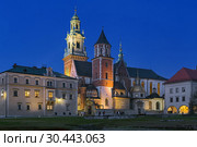 Вавельский собор в Кракове в сумерках, Польша (2016 год). Стоковое фото, фотограф Михаил Марковский / Фотобанк Лори