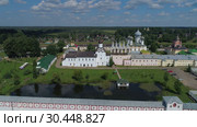 Тихвинский Богородичный Успенский монастырь июльским солнечным  днем (аэросъемка). Тихвин, Россия (2018 год). Стоковое видео, видеограф Виктор Карасев / Фотобанк Лори