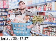 Tired male with heavy shopping basket. Стоковое фото, фотограф Яков Филимонов / Фотобанк Лори