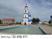 Собор Казанской иконы Божией Матери (площадь Ленина, 6). Фонтан на Сенной площади. Город Малоярославец. Калужская область. Россия (2015 год). Редакционное фото, фотограф lana1501 / Фотобанк Лори