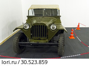 Автомобиль ГАЗ-67Б 1950  года выпуска на выставке старых и редких автомобилей (2018 год). Редакционное фото, фотограф Сергей Рыбин / Фотобанк Лори