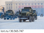 Боевые машины системы залпового огня 9К51М «Торнадо-Г» на Дворцовой площади. Репетиция военного парада в честь Дня полного снятия блокады Ленинграда. Санкт-Петербург (2019 год). Редакционное фото, фотограф Виктор Карасев / Фотобанк Лори