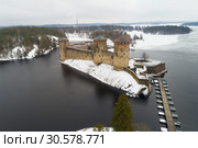 Крепость Олавинлинна мартовским днем (аэрофотосъемка). Савонлинна, Финляндия (2019 год). Стоковое фото, фотограф Виктор Карасев / Фотобанк Лори