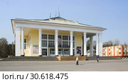 Дом культуры в поселке тракторостраителей Липецк (2019 год). Редакционное фото, фотограф Евгений Будюкин / Фотобанк Лори