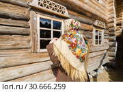 Девушка в русской одежде смотрит в окно. Отражение. Стоковое фото, фотограф Яковлев Сергей / Фотобанк Лори
