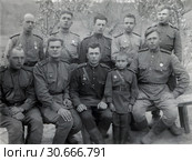 Групповой портрет офицеров и солдат Красной Армии. 1945 год. Стоковое фото, фотограф Retro / Фотобанк Лори