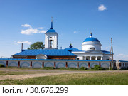 Церковь Рождества Пресвятой Богородицы с колокольней в селе Старый Ковыляй в Мордовии (2014 год). Стоковое фото, фотограф Солодовникова Елена / Фотобанк Лори