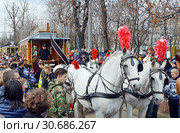 Московский парад трамваев 2019 г. Публика около открывающей парад конки. Редакционное фото, фотограф Александр Замараев / Фотобанк Лори