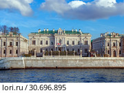 Москва. Резиденция посла Великобритании. Бывшая городская усадьба Харитоненко на Софийской набережной дом 14. (2019 год). Редакционное фото, фотограф Татьяна Белова / Фотобанк Лори