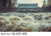 Водопад Гирвас в Карелии. Кондопожский район. Весенний сброс воды на Пальеозерской ГЭС. Тонирование. Стоковое фото, фотограф Сергей Цепек / Фотобанк Лори