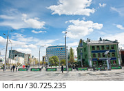 Люсиновская улица. Весенний день. Москва. Россия (2019 год). Редакционное фото, фотограф E. O. / Фотобанк Лори