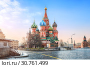 Собор Василия Блаженного и ступени Лобного места. Gentle blue sky over St. Basil’s Cathedral (2019 год). Стоковое фото, фотограф Baturina Yuliya / Фотобанк Лори