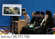 Выступает с докладом профессор А.Б. Мазуров (2019 год). Редакционное фото, фотограф Дмитрий Неумоин / Фотобанк Лори