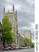 Union Theological Seminary and Barnard College. Claremont Avenue, Broadway, Manhattan. New York City (2019 год). Редакционное фото, фотограф Валерия Попова / Фотобанк Лори