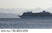 Cruise Liner Viking Orion sailing in Pacific Ocean on background mount coastline (2019 год). Редакционное видео, видеограф А. А. Пирагис / Фотобанк Лори