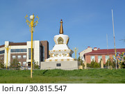 Вид на ступу Примирения. Площадь О.И. Городовикова. Элиста, Калмыкия (2017 год). Стоковое фото, фотограф Ирина Борсученко / Фотобанк Лори