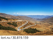 Winding road, serpentine, in the mountains of Armenia (2018 год). Стоковое фото, фотограф Наталья Волкова / Фотобанк Лори