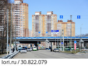Жилые дома на 9-й линии 4-го Б микрорайона в районе Северный, Дмитровское шоссе (2019 год). Редакционное фото, фотограф Алёшина Оксана / Фотобанк Лори