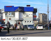 Торговый комплекс. Улица Декабристов, 17г. Район Отрадное. Город Москва (2015 год). Редакционное фото, фотограф lana1501 / Фотобанк Лори