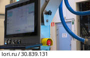 The programmer makes the settings on the display. Стоковое видео, видеограф Aleksandr Sulimov / Фотобанк Лори