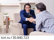 Young male patient discussing with psychologist personal problem. Стоковое фото, фотограф Elnur / Фотобанк Лори
