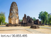 Вид на руины древнего буддистского храма Wat Phra Pai Luang. Исторический парк  Сукхотай, Таиланд (2016 год). Стоковое фото, фотограф Виктор Карасев / Фотобанк Лори