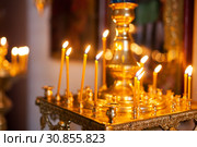 burning candles in Orthodox church. Стоковое фото, фотограф Дарья Трофимова / Фотобанк Лори