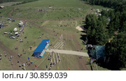 Народные гуляния в Башкирии - сабантуй - праздник плуга. Folk festivals in Bashkiria - Sabantuy - the holiday of the plow. Aerial view. Стоковое видео, видеограф Евгений Романов / Фотобанк Лори