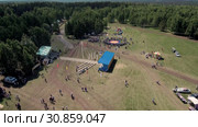 Народные гуляния в Башкирии - сабантуй - праздник плуга. Folk festivals in Bashkiria - Sabantuy - the holiday of the plow. Aerial view. Стоковое видео, видеограф Евгений Романов / Фотобанк Лори