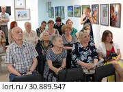 Открытие выставки, Анатолий Хрупов и Галина Грязнова в Балашихе (2019 год). Редакционное фото, фотограф Дмитрий Неумоин / Фотобанк Лори