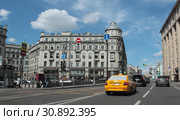 Москва улица Большоя Лубянка с видом на площадь Воровского (2019 год). Редакционное фото, фотограф Дмитрий Неумоин / Фотобанк Лори