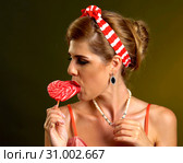 Woman in retro pin up style lick lollipop. Стоковое фото, фотограф Gennadiy Poznyakov / Фотобанк Лори