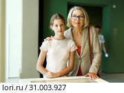 Woman and girl visiting museum. Стоковое фото, фотограф Яков Филимонов / Фотобанк Лори